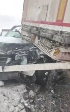 Diyarbakır&rsquo;da buz tutan yolda zincirleme kaza: 3 yaralı