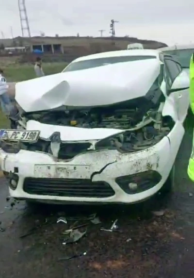 Diyarbakır&rsquo;da cenaze konvoyunda kaza: 4 yaralı
