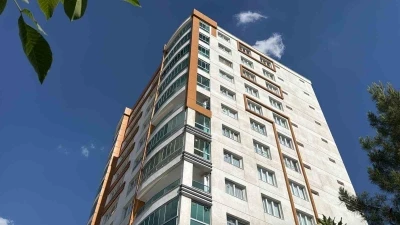 Diyarbakır&rsquo;da evinin balkonundan atlayan &ccedil;ocuk hayatını kaybetti
