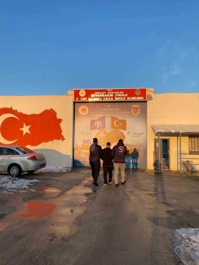 Diyarbakır&rsquo;da farklı su&ccedil;lardan araması bulunan 140 kişi yakalandı
