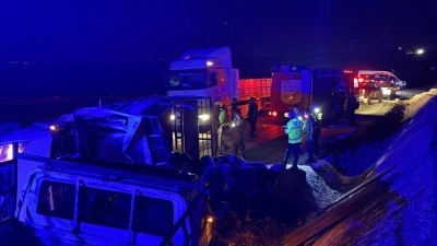 Diyarbakır'da feci kaza: 2 kişi öldü, 1 yaralı