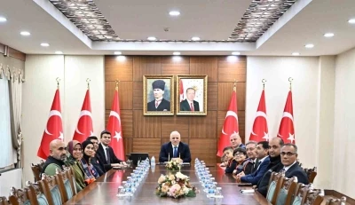 Diyarbakır’da Gazze için toplanan 24 milyon lira AFAD’a teslim edildi
