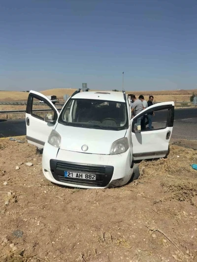 Diyarbakır’da hafif ticari ile otomobil çarpıştı: 5 yaralı
