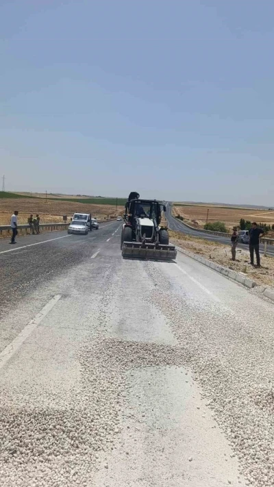 Diyarbakır&rsquo;da hafriyat kamyonu devrildi: 1 yaralı
