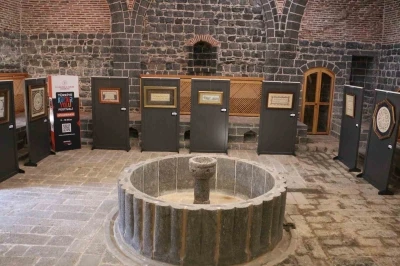 Diyarbakır’da ’Hamid Aytaç’ın İzinde, İcazetnameler’ sergisine yoğun ilgi
