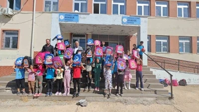 Diyarbakır’da hayırseverlerden 82 okuldaki öğrencilere kırtasiye malzemesi desteği
