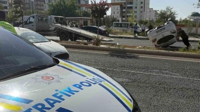 Diyarbakır’da iki otomobil çarpıştı: 1 yaralı
