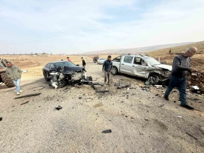 Diyarbakır’da iki otomobil kafa kafaya çarpıştı: 2 yaralı
