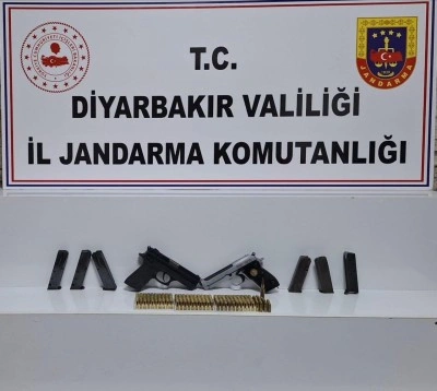 Diyarbakır’da JASAT’ın çalışmalarında tabancalar ve mühimmatları ele geçirildi