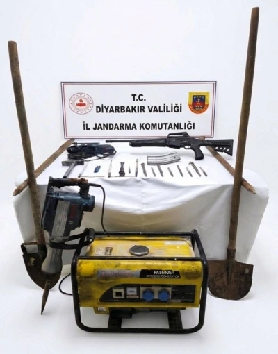 Diyarbakır&rsquo;da ka&ccedil;ak kazı yapan 5 kişi su&ccedil;&uuml;st&uuml; yakalandı
