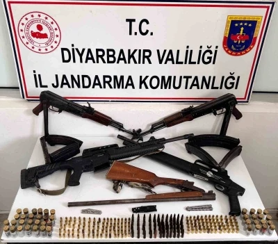 Diyarbakır’da kaçakçılık operasyonunda çok sayıda silah ele geçirildi: 6 gözaltı
