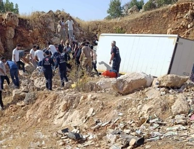 Diyarbakır’da kamyonet şarampole devrildi: 3 yaralı