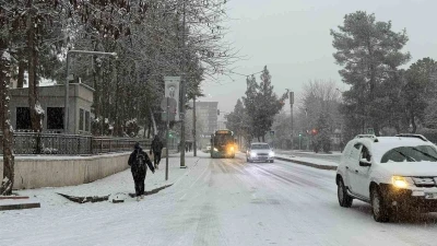 Diyarbakır&rsquo;da kar yağışı etkili oldu
