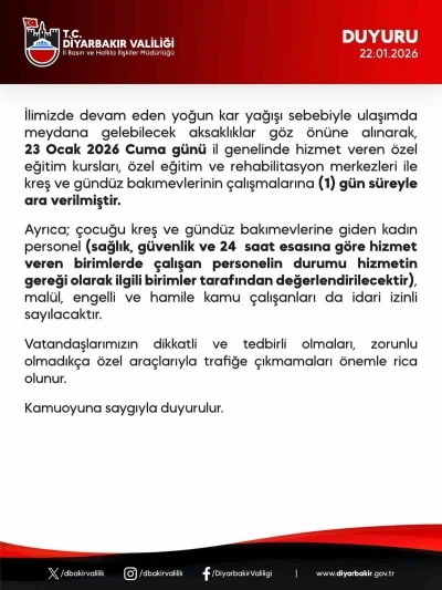 Diyarbakır&rsquo;da kar yağışı tatili beraberinde getirdi
