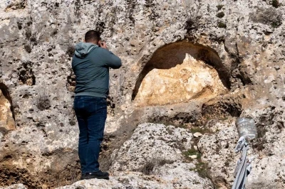Diyarbakır&rsquo;da kaya mezarları ve duvar kabartmalarına belgesel fotoğraf &ccedil;alışması
