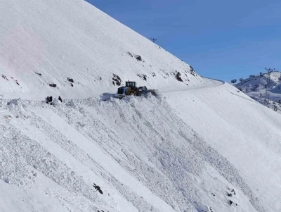 Diyarbakır&rsquo;da kırsal mahallelerde 2 bin 622 kilometre yol ulaşıma a&ccedil;ıldı
