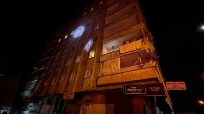 Diyarbakır&rsquo;da kolonlarından ses gelen 8 katlı apartman tahliye edildi