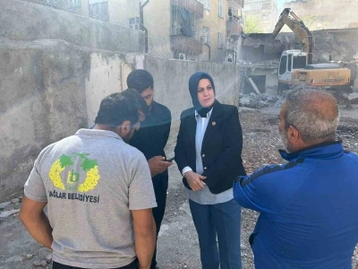 Diyarbakır’da metruk binalar yıkılıyor
