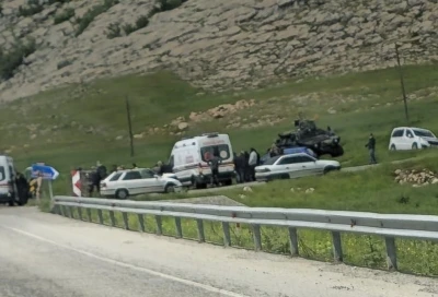 Diyarbakır&rsquo;da mezuniyet kutlamasına giden &ouml;ğrenciler kaza yaptı: 6 yaralı

