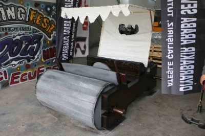 Diyarbakır&rsquo;da modifiye tutkunlarının "Taş Devri" aracına yoğun ilgi
