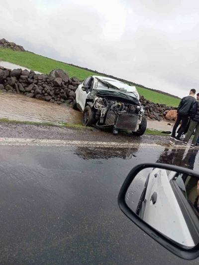 Diyarbakır&rsquo;da otomobil takla attı: 2 yaralı
