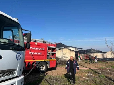 Diyarbakır&rsquo;da plastik fabrikasında yangın
