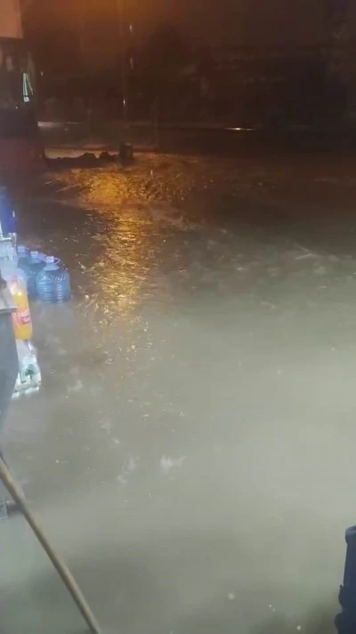 Diyarbakır’da sağanak nedeni ile bazı iş yerlerini su bastı
