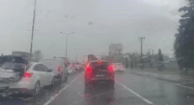 Diyarbakır&rsquo;da sağanak ve dolu yağışı etkili oldu
