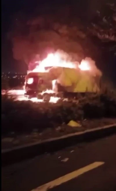 Diyarbakır&rsquo;da seyir halindeki tır alev topuna d&ouml;nd&uuml;
