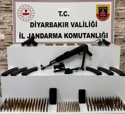 Diyarbakır&rsquo;da silah ka&ccedil;ak&ccedil;ılığı operasyonu

