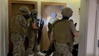 Diyarbakır'da su&ccedil; &ouml;rg&uuml;t&uuml;ne y&ouml;nelik operasyonda 10 zanlı tutuklandı