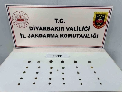 Diyarbakır&rsquo;da tarihi eser ka&ccedil;ak&ccedil;ılığı operasyonu: 31 adet sikke ve obje ele ge&ccedil;irildi
