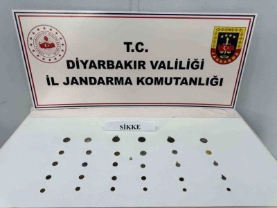 Diyarbakır&rsquo;da tarihi eser ka&ccedil;ak&ccedil;ılığı operasyonu: 31 adet sikke ve obje ele ge&ccedil;irildi