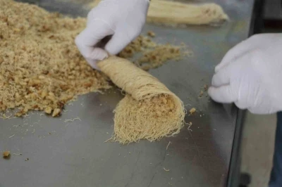 Diyarbakır&rsquo;da tatlıcıların bayram mesaisi
