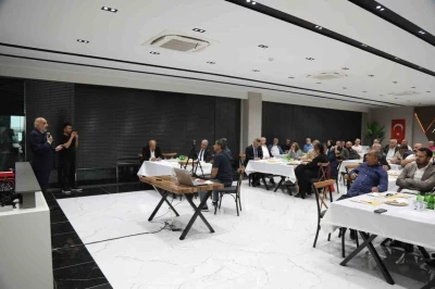 Diyarbakır&rsquo;da tekstil sekt&ouml;r&uuml;n&uuml;n geleceği ele alındı
