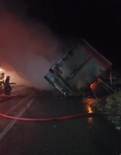 Diyarbakır’da tır yangınında sürücü yaralandı
