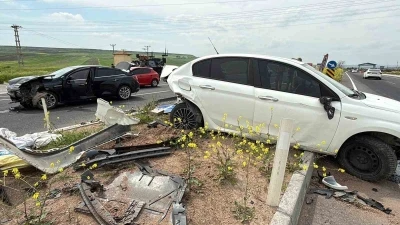 Diyarbakır&rsquo;da trafik kazası: 3&rsquo;&uuml; &ccedil;ocuk 5 yaralı
