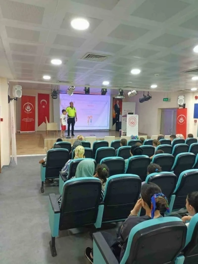 Diyarbakır’da trafik polislerinden öğrencilere trafik eğitimi
