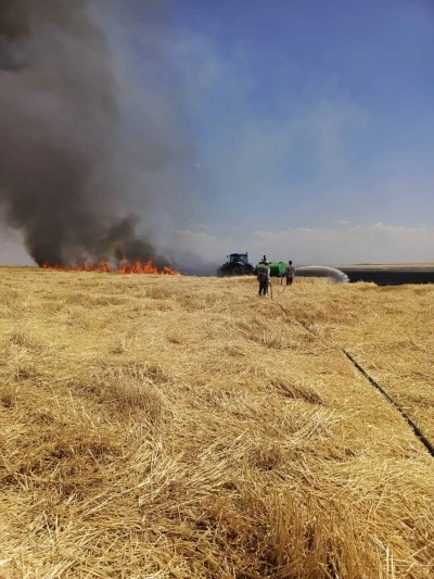 Diyarbakır&rsquo;da y&uuml;zlerce d&ouml;n&uuml;m arazi alevlere teslim oldu

