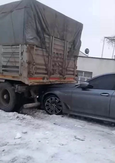 Diyarbakır&rsquo;da zincirleme kaza: 2 yaralı
