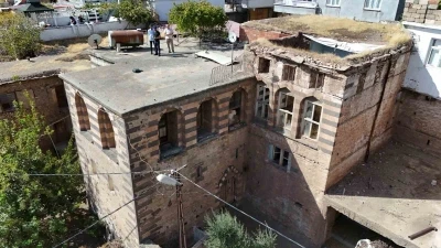 Diyarbakır’da zindanından su kuyusuna kadar olan 15. yüzyıldan kalma Beyler Konağı asırlardır varlığını koruyor
