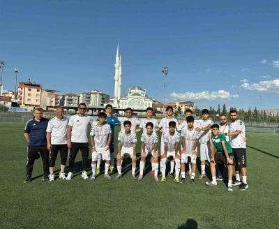 Diyarbakır DSi Spor U15 takımı T&uuml;rkiye&rsquo;nin en iyi 4 takımı arasında
