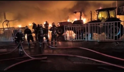 Diyarbakır gece yarası alevlerle aydınlandı: 3 dükkan, 22 traktör yandı
