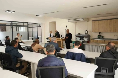 Diyarbakır&rsquo;ın 57 yıllık kuyumculuk hafızası olan zanaatkar, &ouml;ğretmenlerle buluştu
