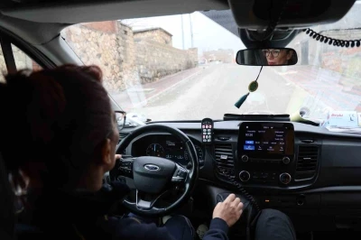 Diyarbakır&rsquo;ın tek kadın ambulans şof&ouml;r&uuml; 5 yıldır hayat kurtarmak i&ccedil;in zamanla yarışıyor
