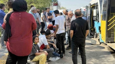 Diyarbakır’ın Yenişehir ilçesinde freni patlayan halk otobüsünün, durakta bekleyen halk otobüsüne çarpması sonucu çok sayıda yolcu yaralandı.
