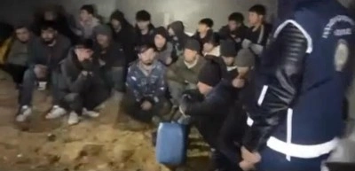 Diyarbakır merkezli g&ouml;&ccedil;men ka&ccedil;ak&ccedil;ılığı operasyonu: 115 d&uuml;zensiz g&ouml;&ccedil;men yakalandı