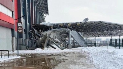 Diyarbakır Stadı'nın sundurması kar yağışında &ccedil;&ouml;kt&uuml;: İlk a&ccedil;ıklama geldi