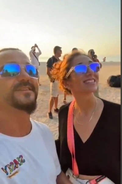 Doğacak çocuklarının cinsiyetini gökyüzünde ilan ettirdiler
