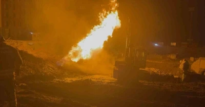 Doğal gaz patlamasıyla çıkan yangında 2 işçi yaralandı
